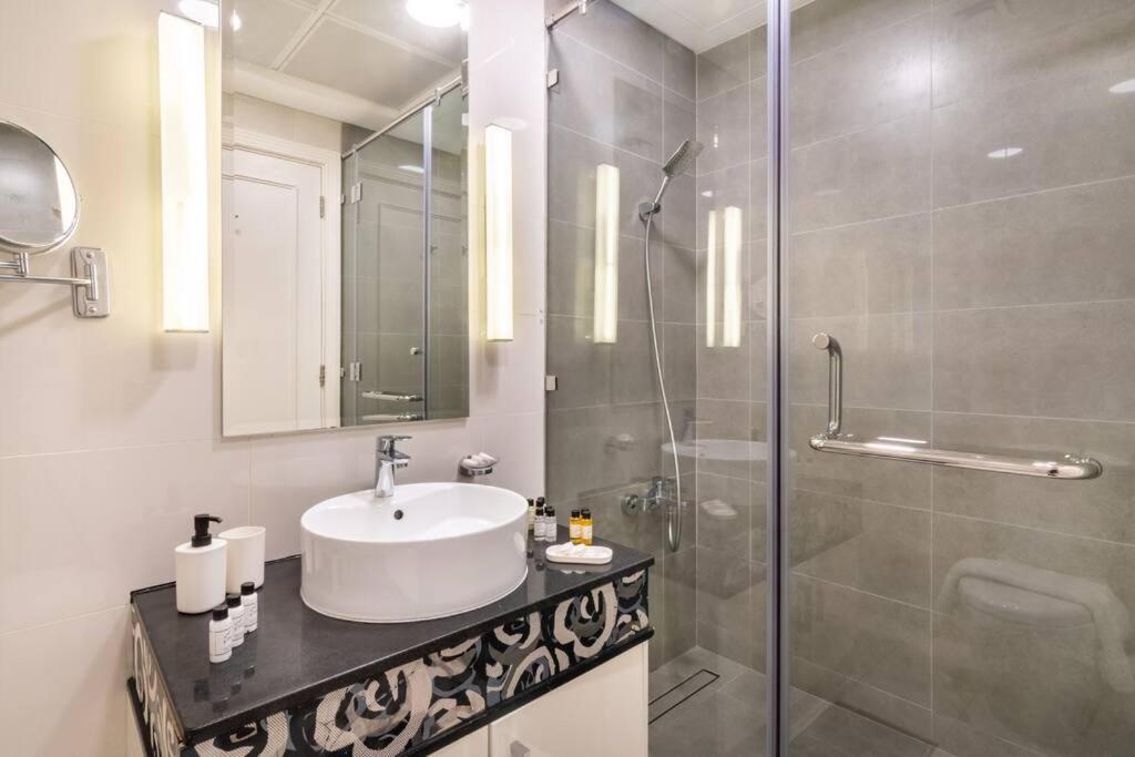 अपार्टमेंट First Class 2br Modern Downtown Retreat Dubai
